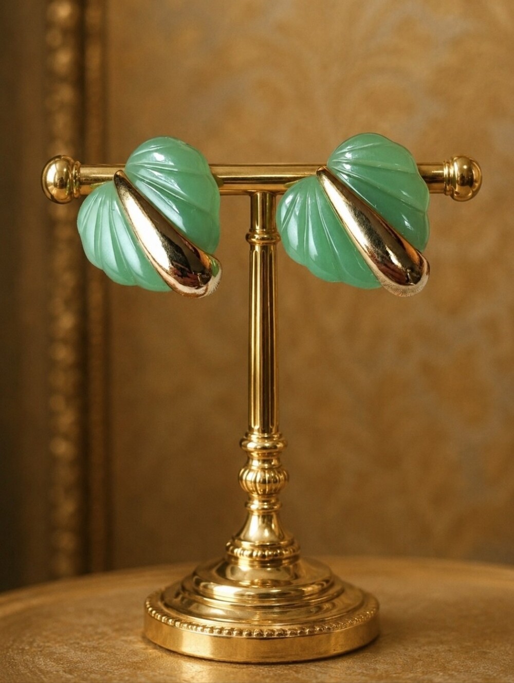 Lucite Molded Faux Jade Gold Tone Leaf Clip Earrings Green Vintage EUC